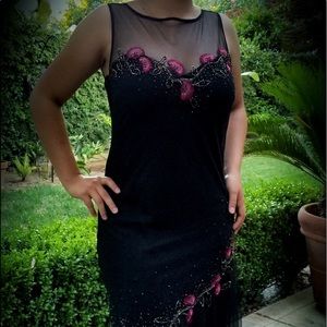 Gorgeous Blk Chiffon Gown with Red Sequenced Roses